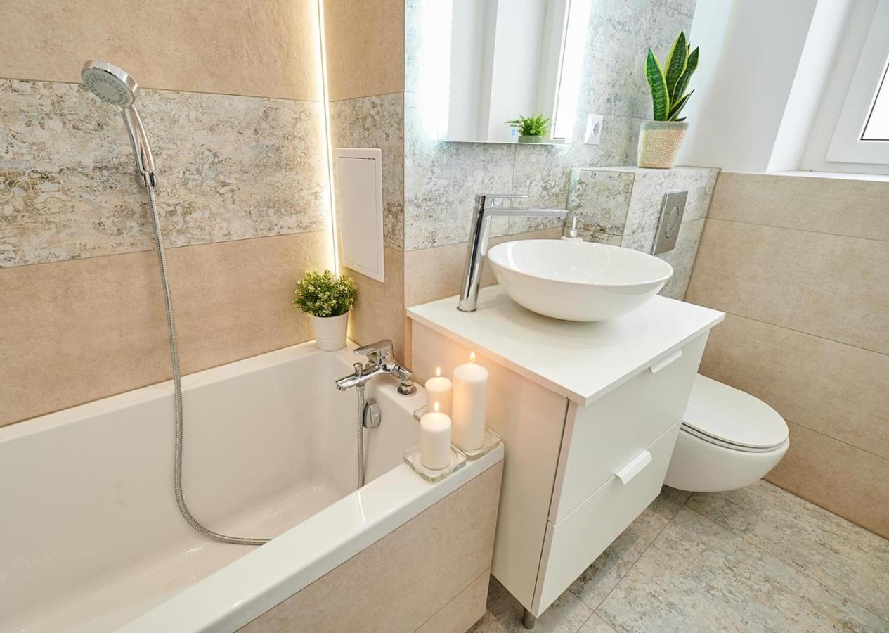 Apartament Pod Wierzba Olsztyn Srodmiescie Luaran gambar